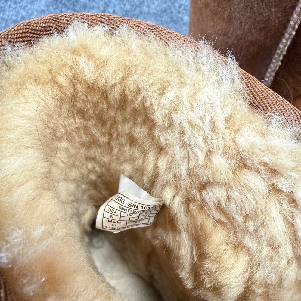 Chestnut UGGs - Picture 7 of 7